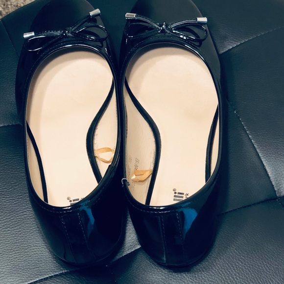 Women’s Capelli New York Flats - Picture 3 of 5